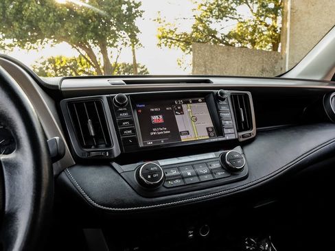 Used 2016 Toyota RAV4 XLE FWD image 32