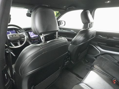 Used 2022 Jeep Grand Cherokee L Laredo image 23