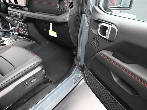 New 2025 Jeep Gladiator Rubicon image 22