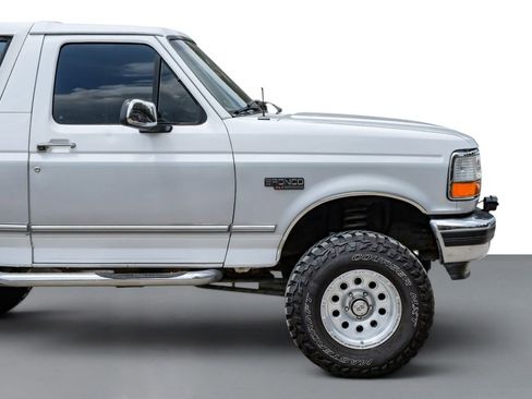 Used 1996 Ford Bronco XLT AWD/4WD image 7