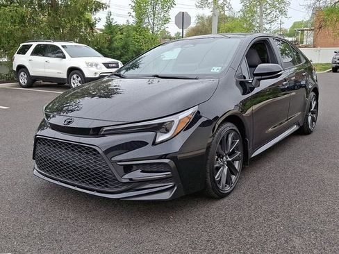 Certified 2025 Toyota Corolla SE w/ SE Premium Package FWD image 3