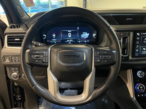 Used 2023 GMC Yukon XL Denali AWD/4WD image 11