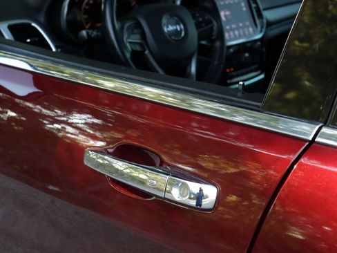 Used 2020 Jeep Grand Cherokee Limited w/ Premium Lighting Group image 40