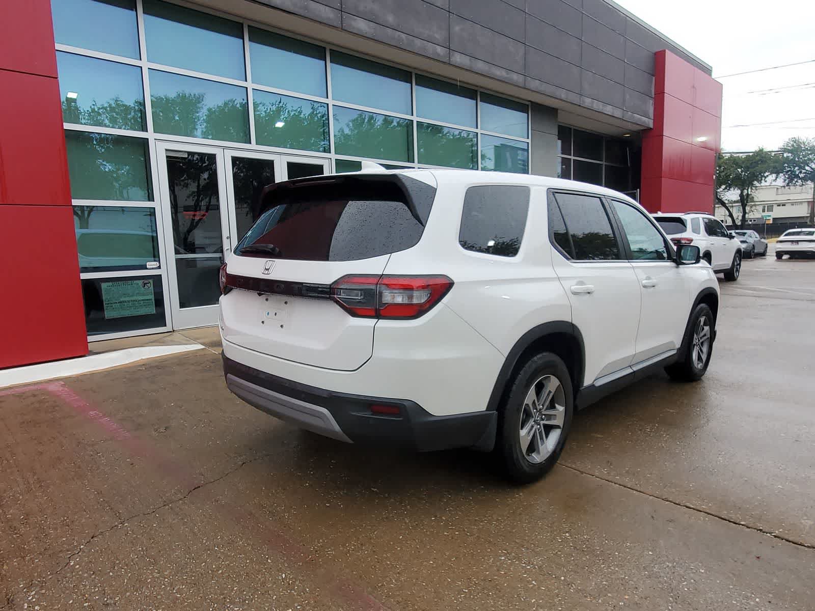 Used 2024 Honda Pilot EX-L image 6