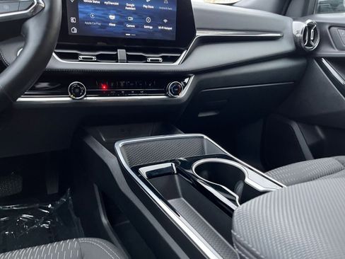 Used 2025 Chevrolet Equinox LT image 41