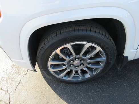 Certified 2022 GMC Acadia Denali w/ Denali Ultimate Package AWD/4WD image 14