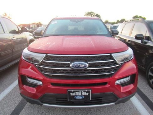 Used 2022 Ford Explorer XLT w/ Equipment Group 202A RWD image 2