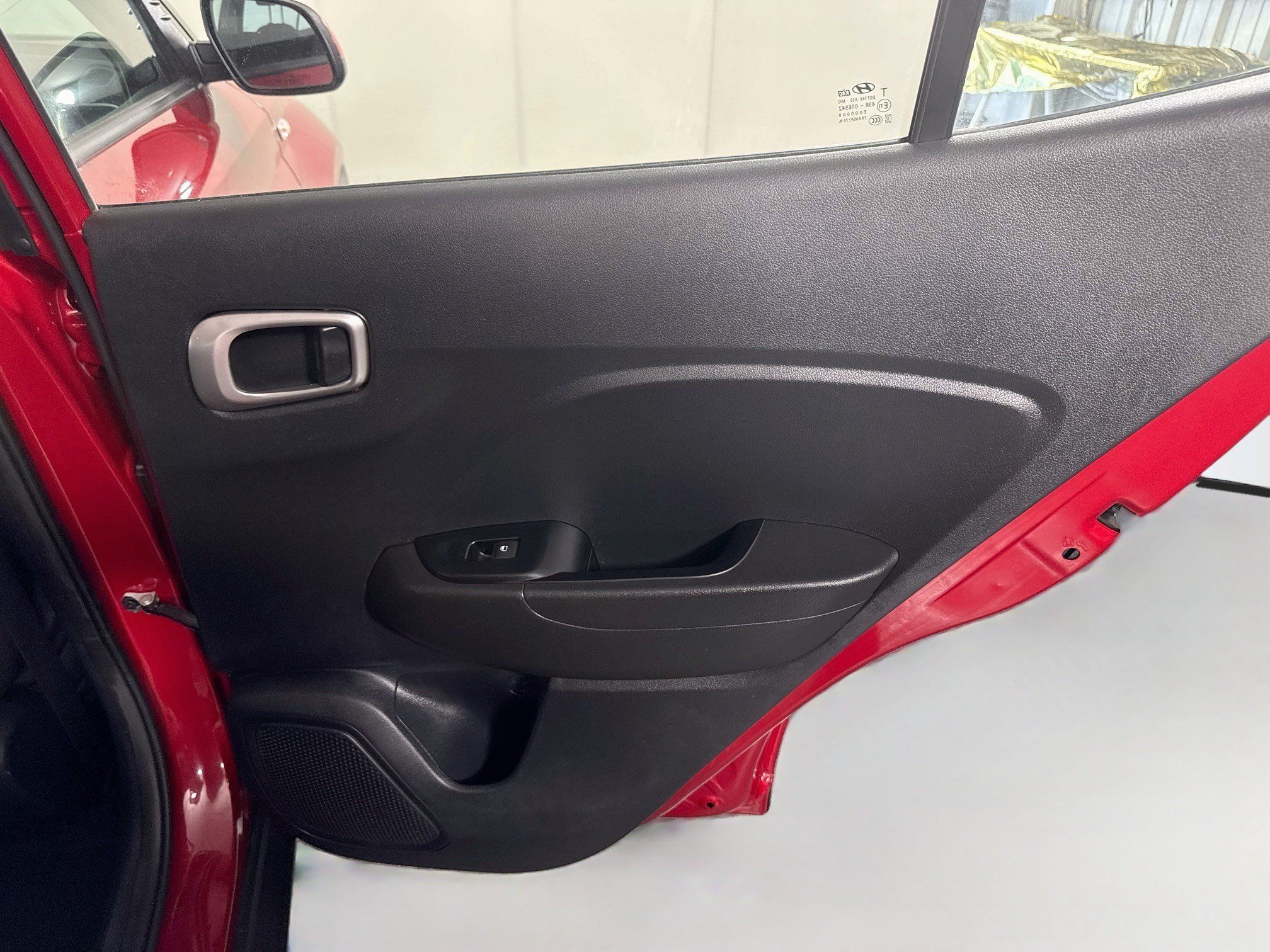 Used 2021 Hyundai Venue SE w/ Cargo Package FWD image 27