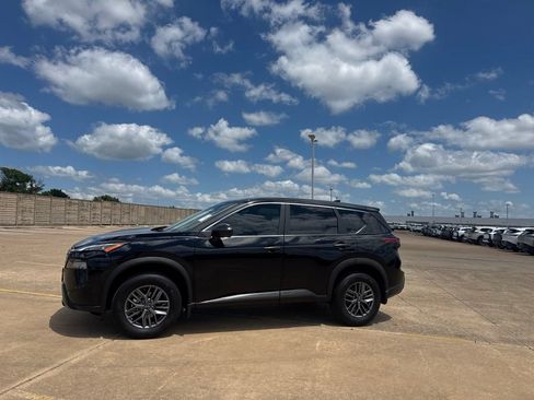 Used 2026 Nissan Rogue S FWD image 12