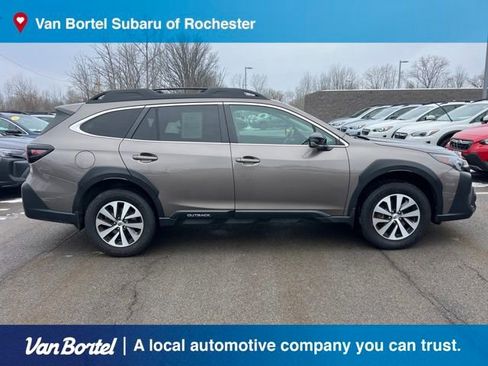 Used 2023 Subaru Outback Premium image 7