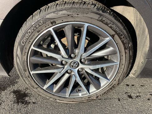 Used 2021 Toyota Camry XLE w/ Navigation Package image 11