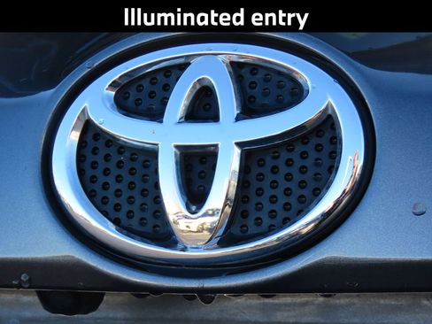 Used 2018 Toyota RAV4 XLE image 17