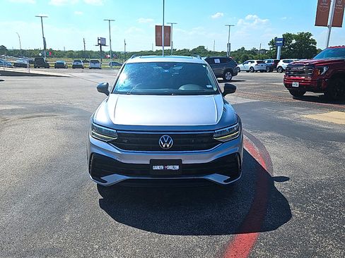 Used 2022 Volkswagen Tiguan SE R-Line FWD image 2