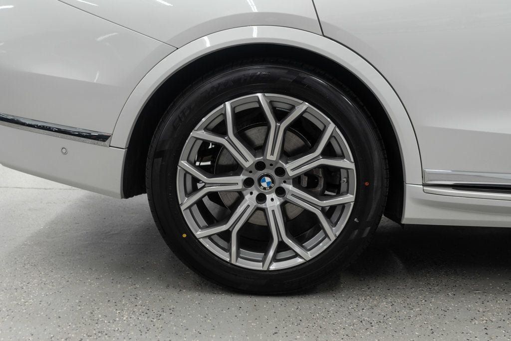 Used 2025 BMW X7 xDrive40i AWD/4WD image 49