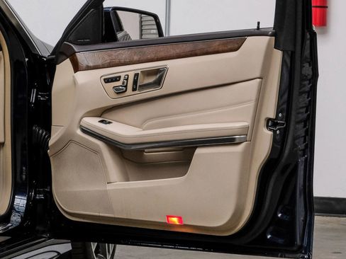 Used 2014 Mercedes-Benz E 350 4MATIC Sedan image 43