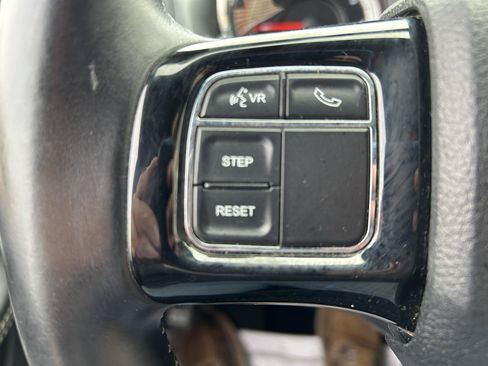 Used 2018 Dodge Grand Caravan SE FWD image 17