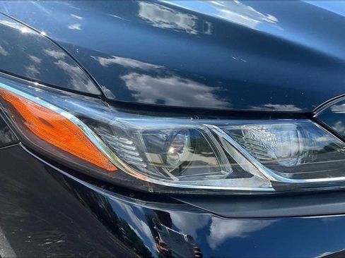 Used 2018 Toyota Camry SE w/ Moonroof Package FWD image 30