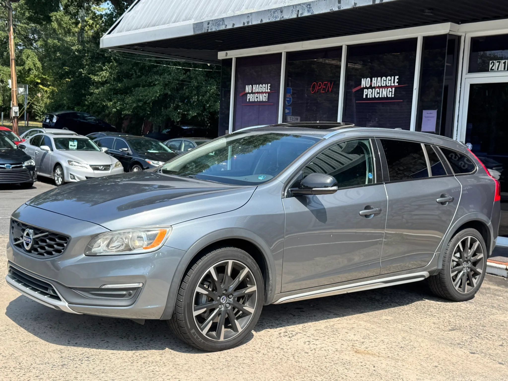 Used 2016 Volvo V60 T5 Cross Country w/ Convenience Package AWD/4WD image 3