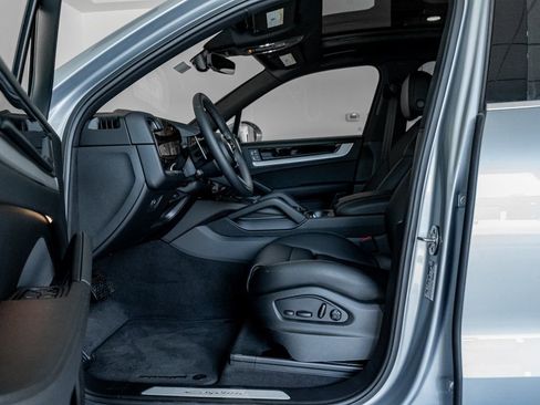 Certified 2024 Porsche Cayenne image 5