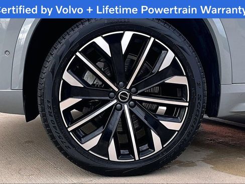Used 2025 Volvo XC90 B5 Plus AWD/4WD image 12
