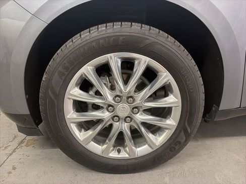 Used 2021 Buick Enclave Essence FWD image 9