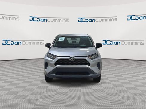 Used 2022 Toyota RAV4 LE AWD/4WD image 3