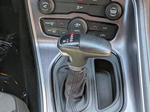 Used 2015 Dodge Challenger SXT image 20