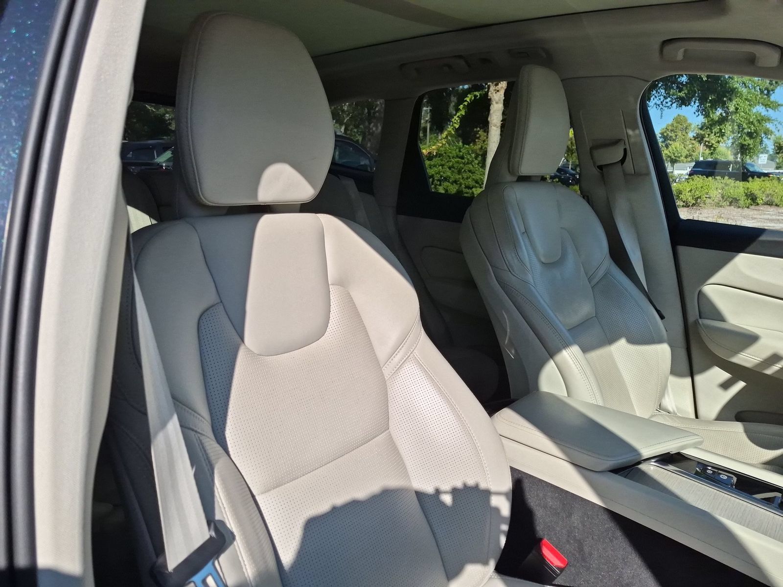 Used 2022 Volvo XC60 B5 Inscription w/ Advanced Package FWD image 33