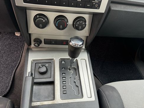 Used 2008 Dodge Nitro SXT image 10