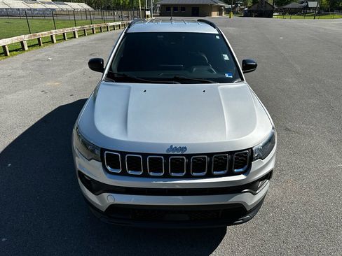 Used 2024 Jeep Compass Latitude AWD/4WD image 9