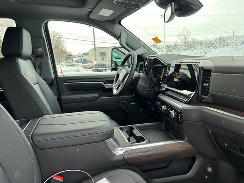 New 2026 GMC Sierra 2500 SLT w/ SLT Premium Package image 19