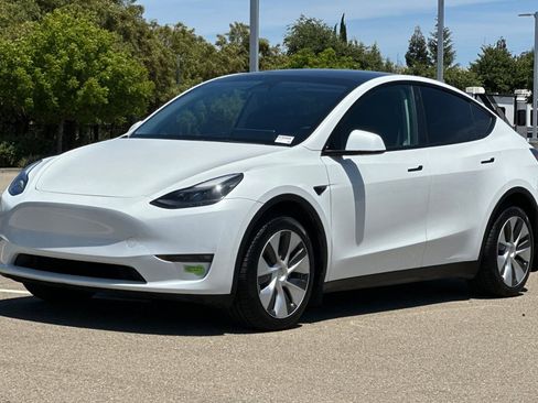 Used 2023 Tesla Model Y Long Range AWD/4WD image 8