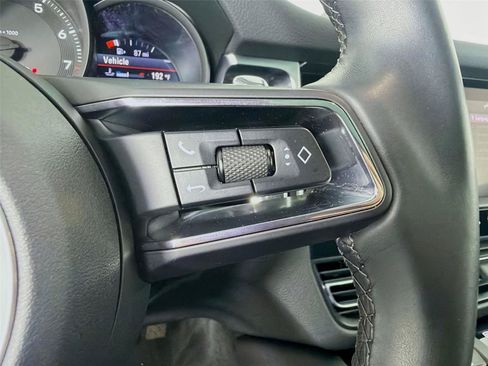 Certified 2023 Porsche Macan AWD/4WD image 13