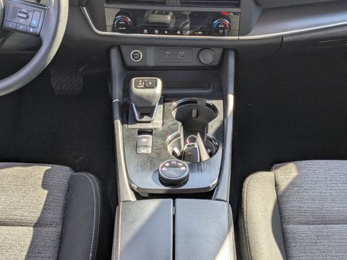 Used 2023 Nissan Rogue SV image 17