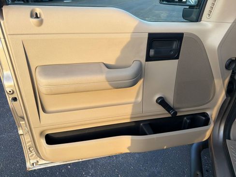 Used 2006 Ford F150 STX image 10