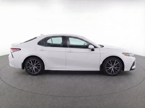 Used 2023 Toyota Camry SE image 8