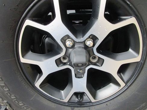 Used 2020 Jeep Wrangler Unlimited Rubicon w/ Dual Top Group image 12