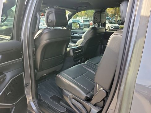 Used 2024 Jeep Wagoneer 4WD image 8