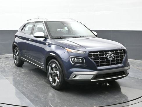 Certified 2023 Hyundai Venue Limited w/ Cargo Package image 2