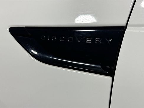 Used 2020 Land Rover Discovery Landmark image 28