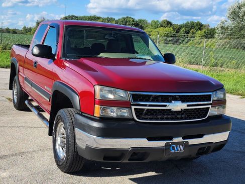 Used 2006 Chevrolet Silverado 2500 LT w/ Snow Plow Prep Package AWD/4WD image 5