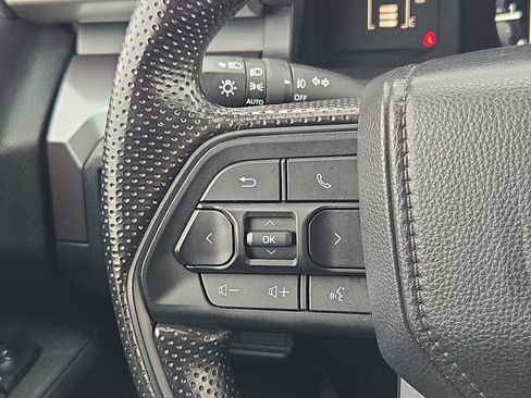 Used 2025 Toyota Tacoma SR5 AWD/4WD image 18
