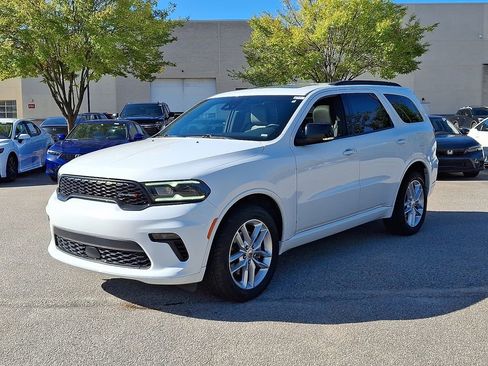 Used 2023 Dodge Durango GT image 3