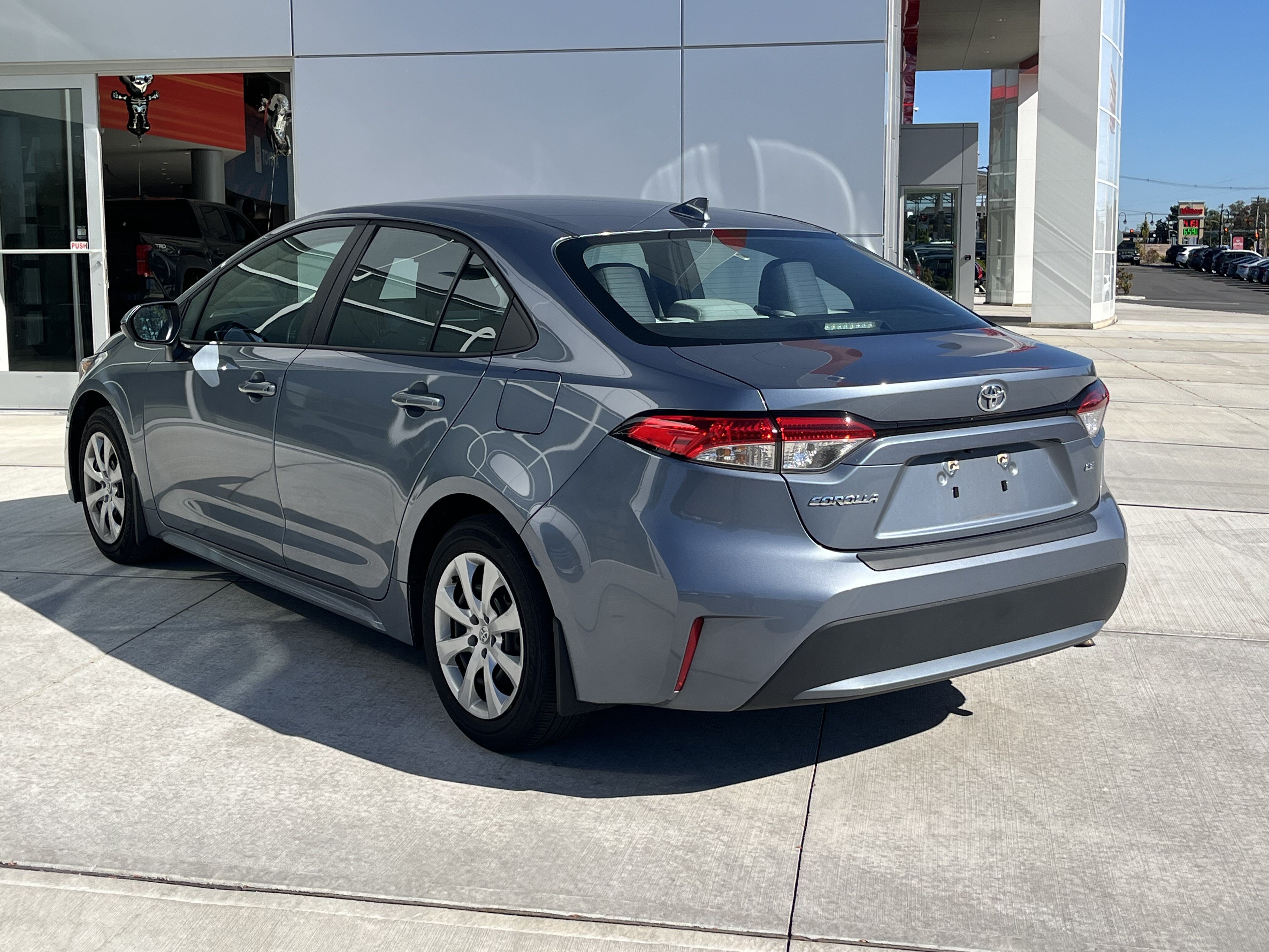 Used 2022 Toyota Corolla LE FWD image 4