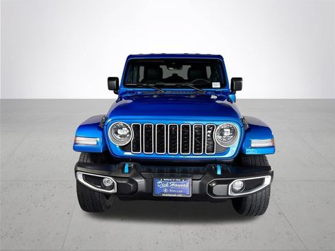 Used 2024 Jeep Wrangler Unlimited Sahara w/ Technology Group AWD/4WD image 3
