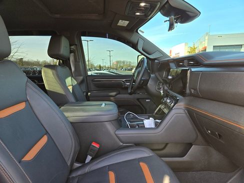 Used 2025 GMC Sierra 2500 AT4 w/ AT4 Premium Plus Package image 13