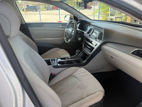Used 2015 Hyundai Sonata SE w/ Option Group 09 FWD image 9