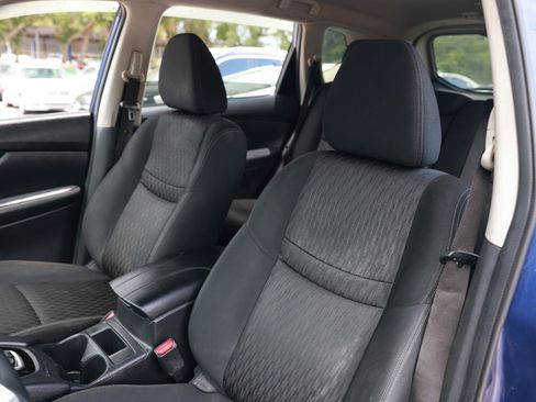 Used 2017 Nissan Rogue S w/ Appearance Package FWD image 6