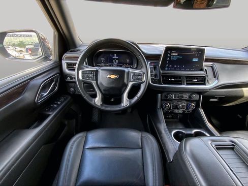 Used 2024 Chevrolet Suburban LT RWD image 6