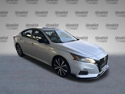 Used 2020 Nissan Altima 2.5 SR w/ Premium Package FWD image 2
